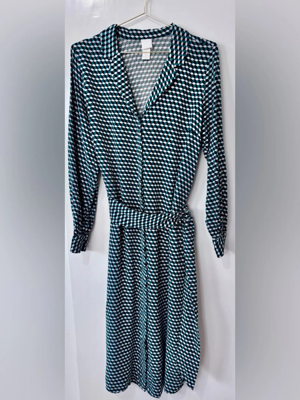 H&M| Optical 3D Geometric Green Black & White Midi v-Neck Long Sleeve Dress Sz 6 - Picture 2 of 7